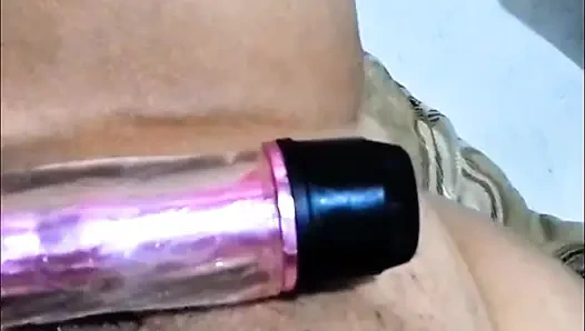 Evli kadın ilk kez dildoyla bitiriyor