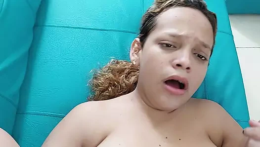 Kız üvey erkek kardeşinin büyük yarağı tarafından sikiliyor. POV