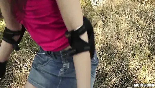 Halka açık pikaplar - boşta üniversiteli bir piliç bir sapık oyunu ve katie'nin tüm ıslak delikleriyle oynadım.