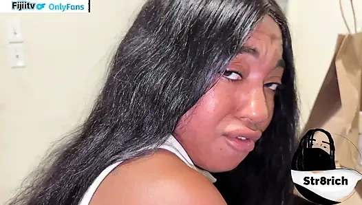 Papi mutfakta fırının üzerinde ateşli sulu yağlı büyük götlü sürtük orta yaşlı seksi kadını sikiyor