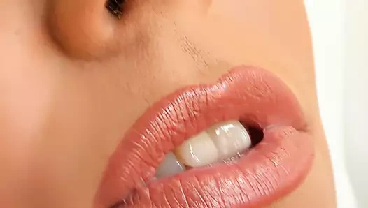 ATEŞLI KıZLAR AMCıKLARıNı CANAVAR BIR YARAKLA SIKIYOR