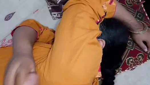 Hintli sevimli kız hızlı seks yapıyor