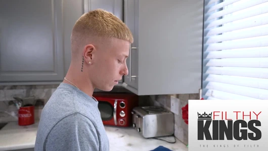 Üvey annem o kadar azdı ki onu sert sikmek zorunda kaldım