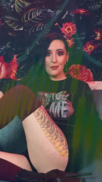 Сногсшибательный момент из "Сложная задача для возбужденных хумперов - женское доминирование мисс Faith Rae аудио инструкции по дрочке раба"