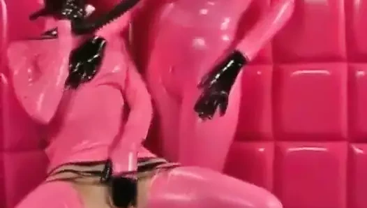 çılgın lezbiyen lateks ucubeler