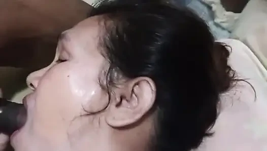 69 pozisyonunda oynamış ve kamera karşısında sikişmiş.