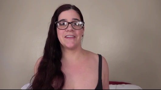 Çaresiz amatörler Vicki ateşli anne eyere biniyor ve sert sikiliyor