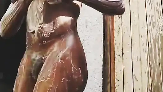 Dışarıda banyo, umumi banyo