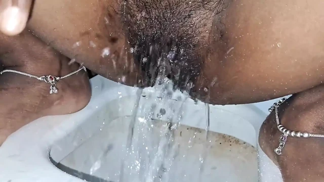 Hintli seksi evli kadın otelde kocası tarafından sert sikiliyor