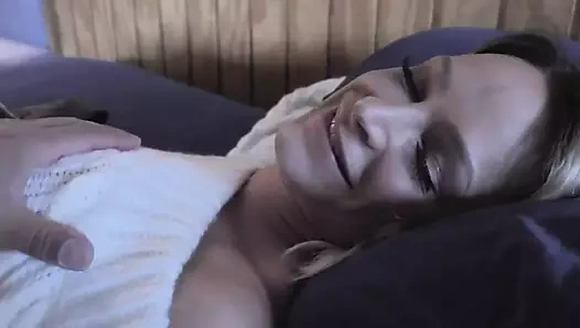 Ünlü kaba üvey kız becerdin üzerinde tatil döküm pe