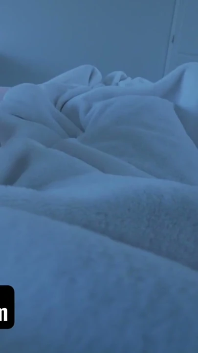 Büyük götlü üvey kız kardeş Mira Monroe azgın üvey erkek kardeş tarafından tombul amının içine boşalıyor - sislovesme | Klip 1