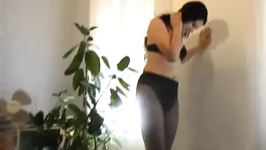 Halıda tapan ayaklar
