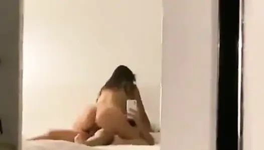 Kocamı beni kovboy kız gibi sikerek uyandırıyorum