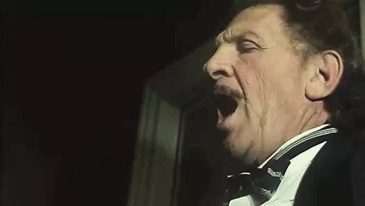 Hotel Depravity: Kapıcı odada sikişen misafirleri gözetliyor