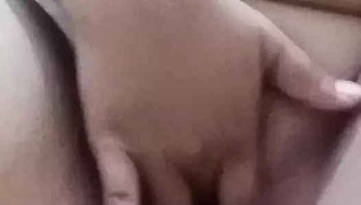 Amcığım gerçekten büyük bir yarakla sikilmek istiyor