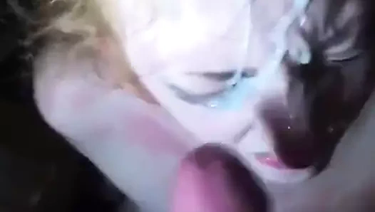 sarışın piliç öğürerek üzerinde bir Sabit şaft