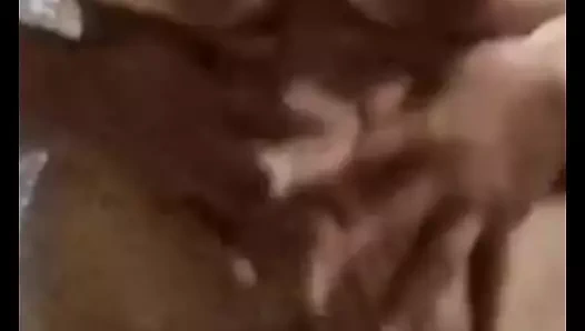 Cinsel tatmin için göğüslerimi sıktiğimde videoların derlemesi bölüm 2