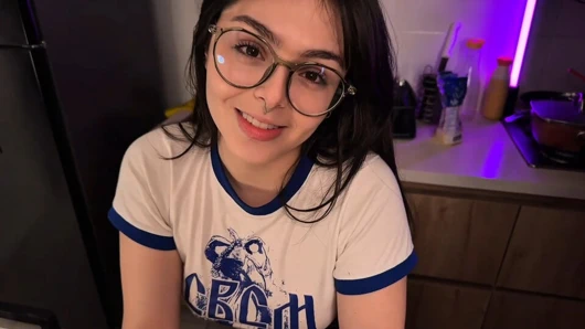 Kız arkadaşımı üvey kız kardeşimle aldatıyor