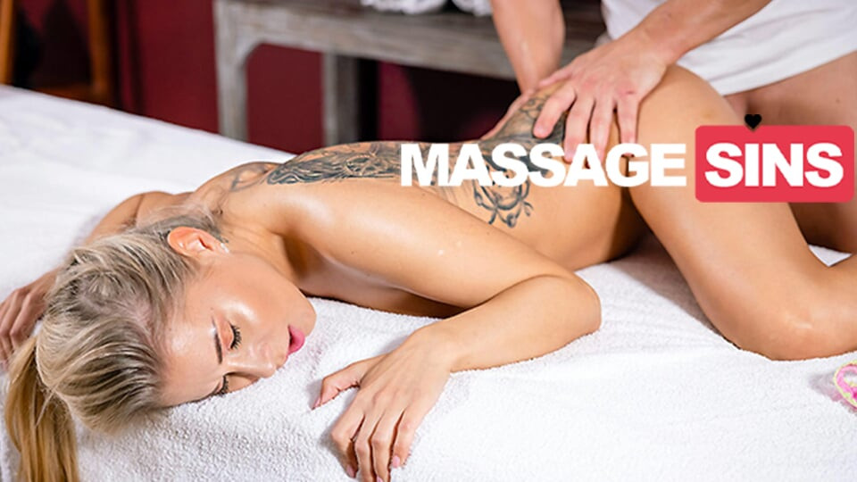 Tüm müşterilerini böyle boşaltıyor musun? tarafından MassageSins