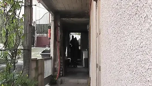Olgun Bir Kişi Bile Cuckold Kocasının Önünde Sevişiyor