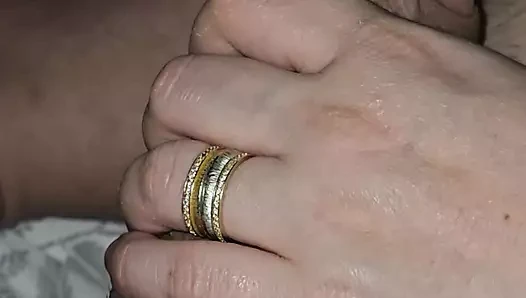 Üvey kız kardeş Hintli üvey erkek kardeşine mastürbasyon yapıyor çünkü onun için sorun değil