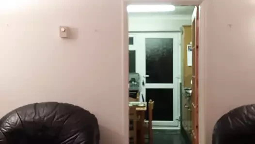 Pembe elbiseli Kazzie