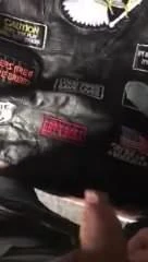 Karımın deri motorcu ceketi üzerinde benim küçük horoz Wanking