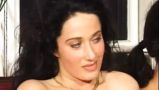 Vahşi seks döndü sıcak içinde bir büyük alem