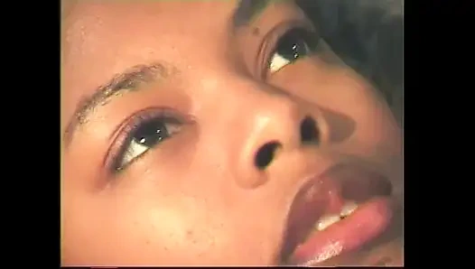 Siyah sürtük büyük siyah yarakla sert sikiliyor