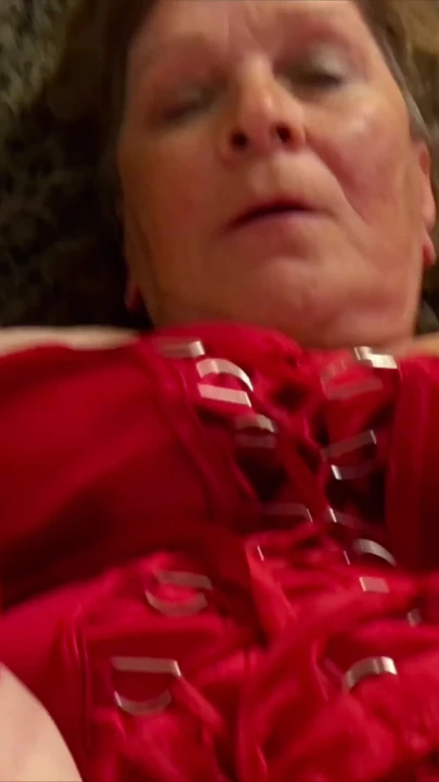 Эпический момент из "Трах в двух позах и кримпай для дамы в красном бабушки Carmen 8 12 2024 CAMS45M"