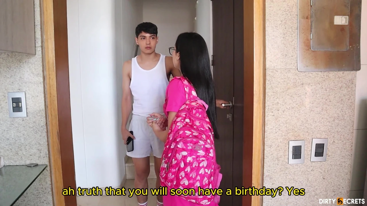 मेरी सौतेली बहन की लेस्बियन प्रेमिका मेरा लंड चूसती है