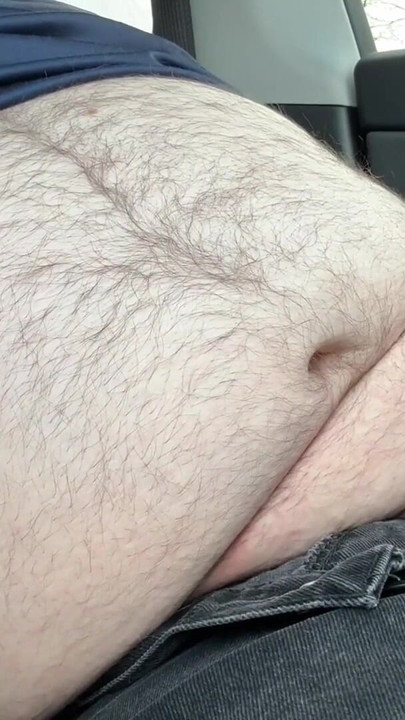 ŞIŞMAN BABA ARABA EKRANıNDA PORNO IZLERKEN TESLA'DA SÖZLÜ SIKIŞIYOR | Klip 2