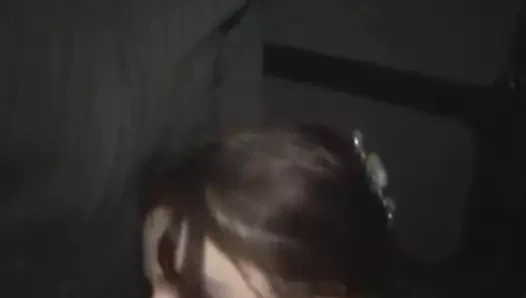 Gece yarısı gizli seks oturumunda olgun hollandalı esmer