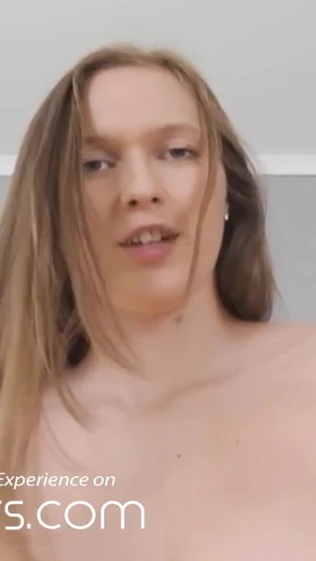 Ключевой момент из "VR BANGERS шаловливая чешская крошка заставляет ее мокрые мечты кончить"