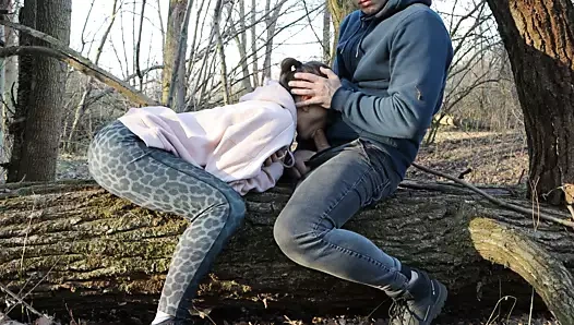 Kırmızı kaltak, kocası etrafta yokken ormanda sikimi emiyor. annahomemix