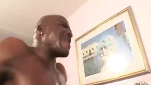 Büyük siyah yarakla daha azgın hissediyorum