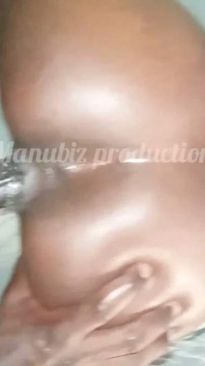 Üvey kız kardeş küçük vücuduyla büyük siki derinlemesine sikilirken zevk alıyor. Dünyanın en kaliteli Yeloly torso seks bebekleriyle alışveriş yap. | Klip 1