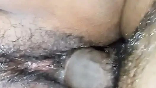 Hintli evli kadın odada sert sikişiyor ve amına boşalıyor desi ladaki ko choda aur uski choot me malai nikal di