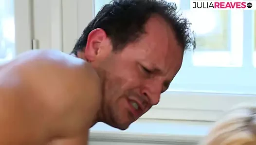 Orta yaşlı seksi kadın sikişmek için kuzenleriyle seks yapıyor!