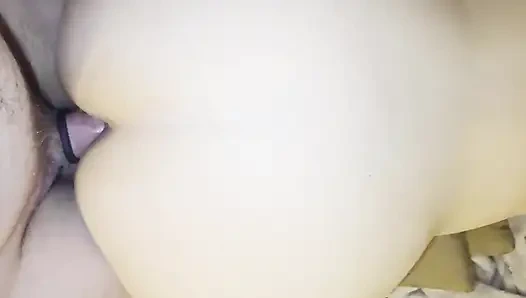 Komşus un aldatan karısını domaltarak sikişten inletiyor