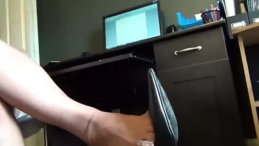 Naylon çorap içinde ayakkabı oyunu