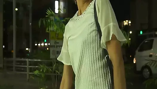 Olgun kadın genç adamın yarağını yutuyor - bölüm 6