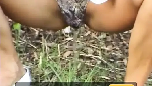 Çimlerde sidik pantolon
