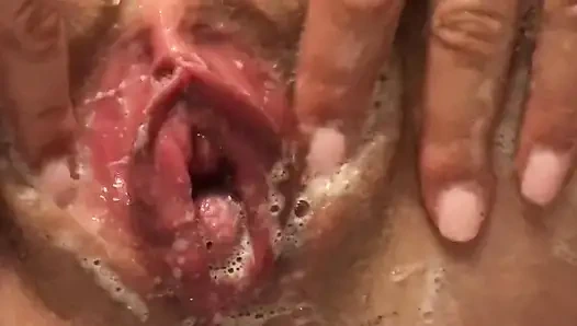 Seksten sonra şişmiş amcığımı tıraş etmemi izlemekle gerçekten ilgileniyor musun?