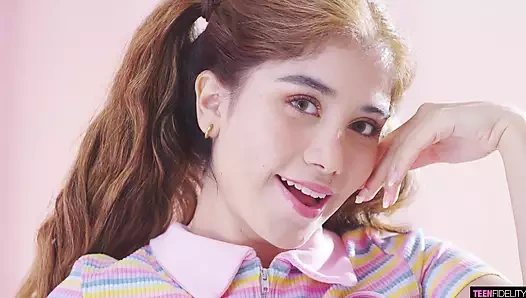 Azgın İspanyol genç kızın içine boşalıyor