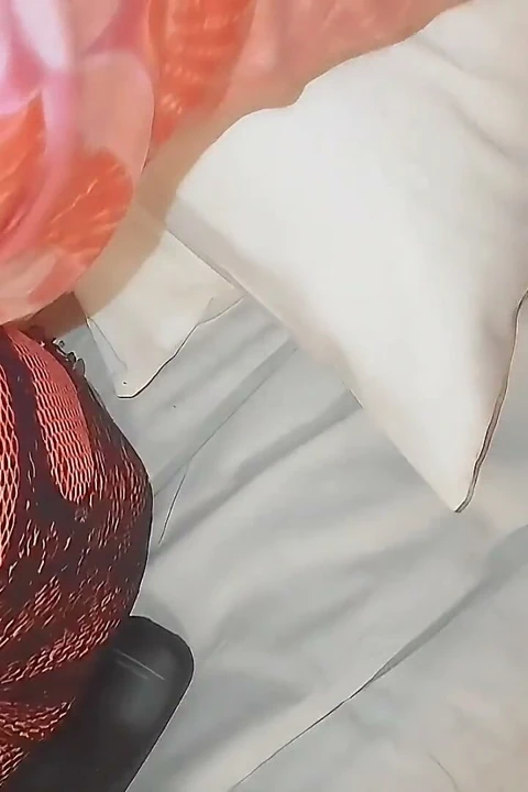 Bigdaddy8inchz örgülü kadın kılıklıyı eğitiyor