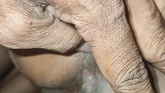 Üvey erkek kardeş domalarak sikişiyor