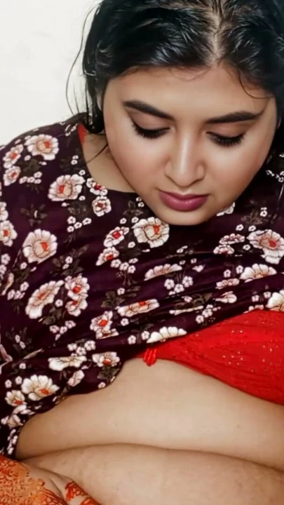 Hikaye anlatırken Nadiya'nın sütünü sıktım - Ateşli Bangladeşli Çift | Bölüm 1