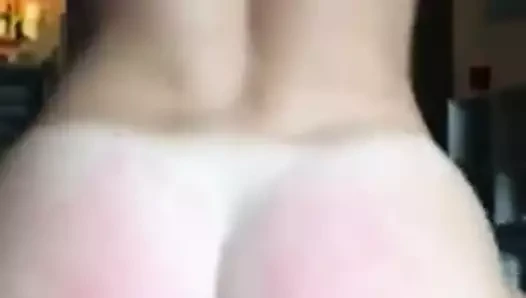 Onu bir profesyonel gibi sürüyor