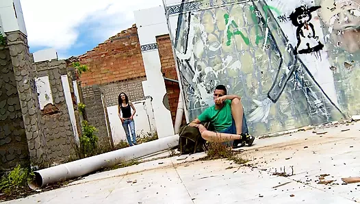 Tania öpücük, lanet ihtiyacı olan bir mükemmel genç